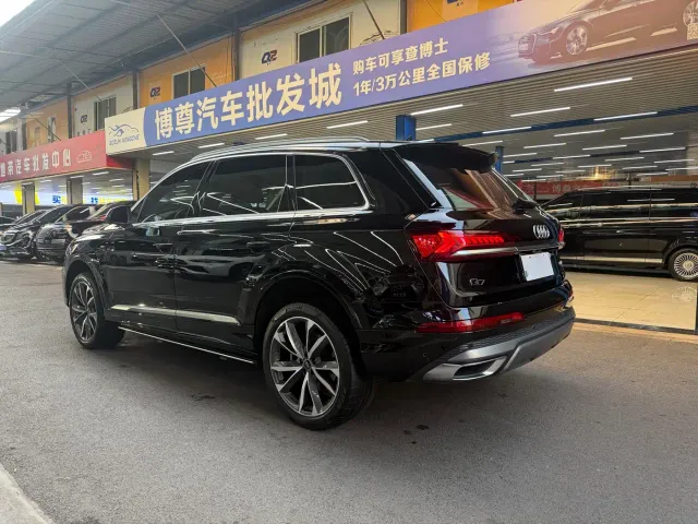 Audi Q7 — Фото автомобиля 25