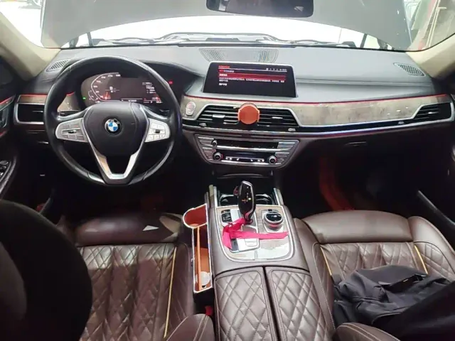 BMW 7 Series — Фото автомобиля 9