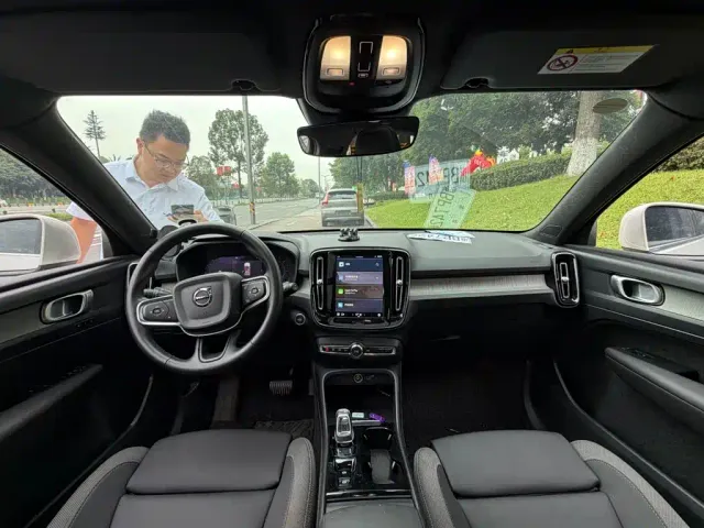 Volvo XC40 — Фото автомобиля 13