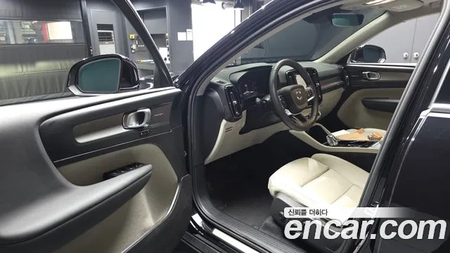Вольво XC40 B4 Ultra Bright — Фото автомобиля 9