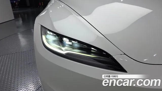 Tesla Model 3 — Фото автомобиля 22