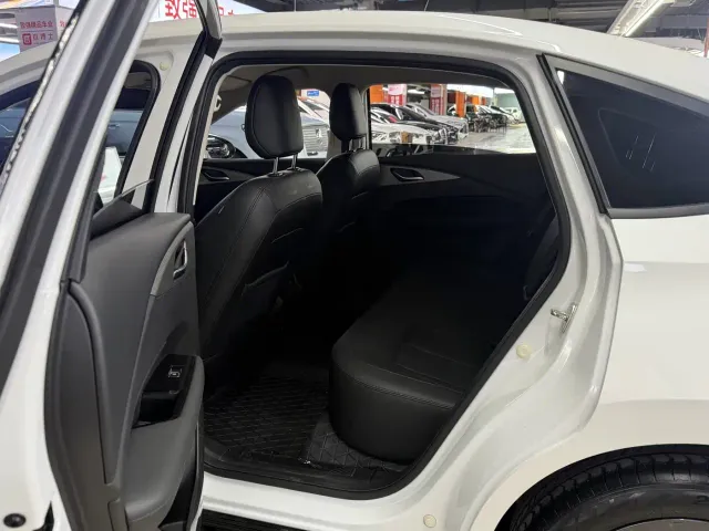 Wuling Starlight — Фото автомобиля 8