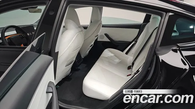 Tesla Model 3 — Фото автомобиля 18
