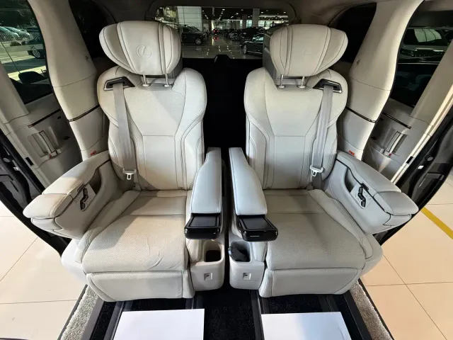 Lexus LM — Фото автомобиля 16