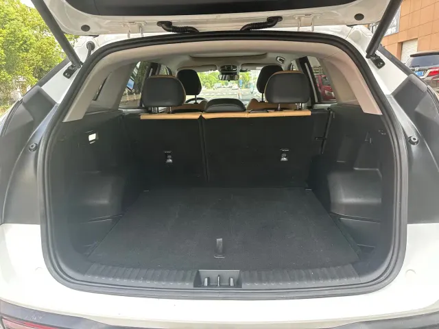 Geely Boyue L — Фото автомобиля 9