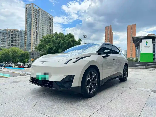 Фотография автомобиля — Lynk & Co Z20