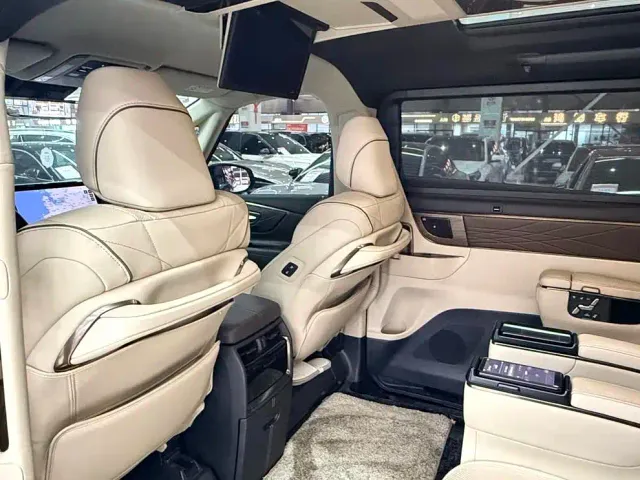 Toyota Vellfire — Фото автомобиля 11