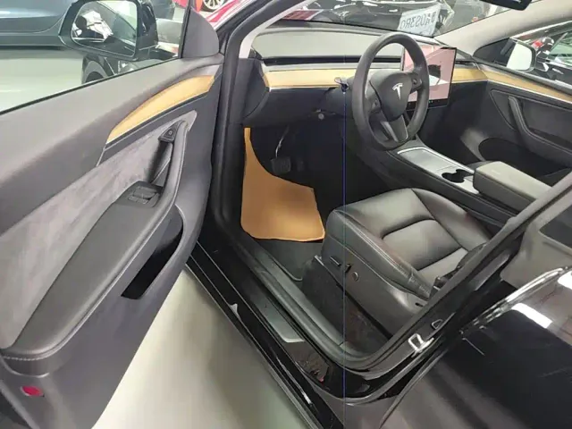 Tesla Model Y — Фото автомобиля 15
