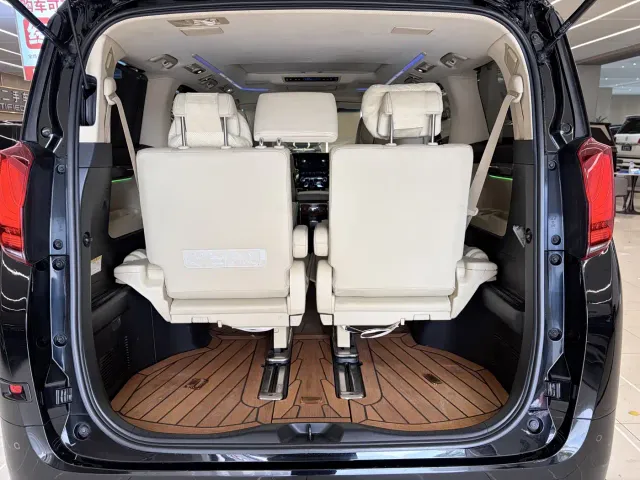 Toyota Alphard — Фото автомобиля 17