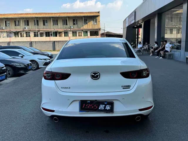Mazda Axela — Фото автомобиля 8