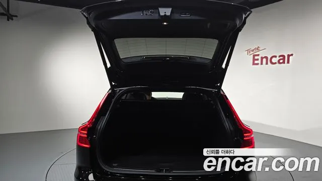 Вольво V60 V60 Cross Country 2 поколение B5 Ultimate AWD — Фото автомобиля 16