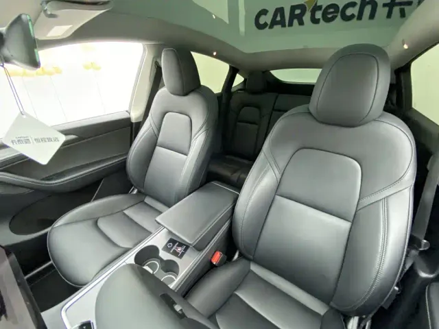 Tesla Model Y — Фото автомобиля 26