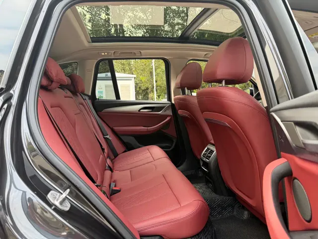 BMW iX3 — Фото автомобиля 14
