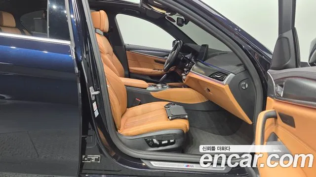 BMW 5 Series G30 — Фото автомобиля 16