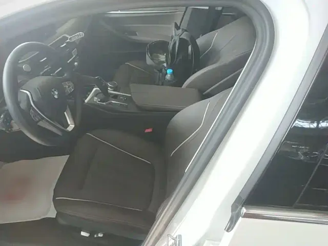 BMW 5 Series — Фото автомобиля 14