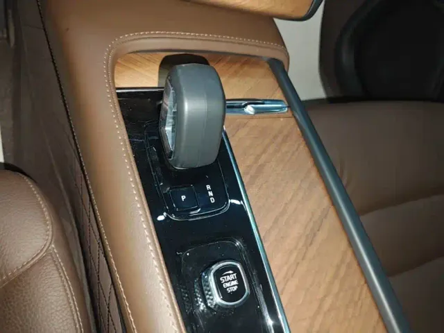 Volvo XC90 — Фото автомобиля 13