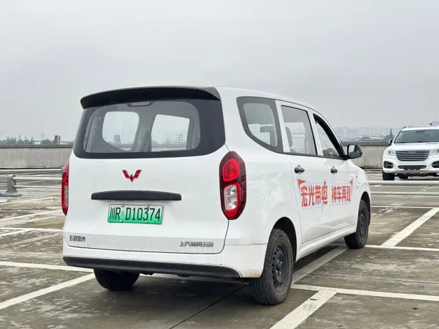 Wuling Hongguang — Фото автомобиля 15