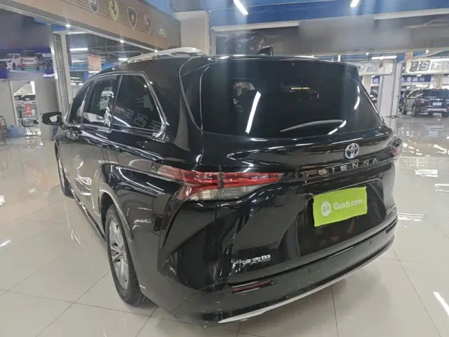 Toyota Sienna — Фото автомобиля 4