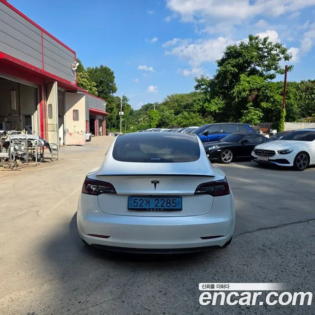 Tesla Model 3 — Фото автомобиля 4