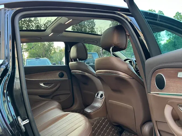 Mercedes-Benz E-Class — Фото автомобиля 6