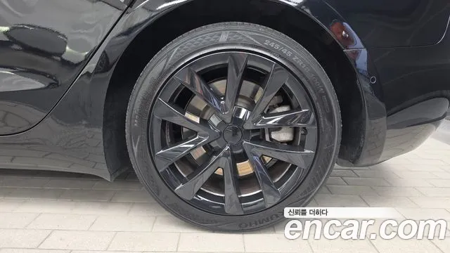 Tesla Model 3 — Фото автомобиля 6