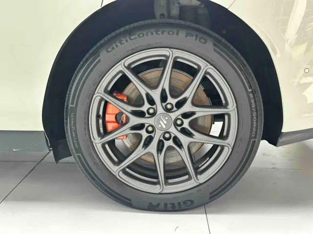 IM Motors LS6 — Фото автомобиля 25
