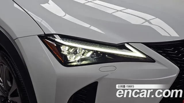 Lexus UX UX300h — Фото автомобиля 7