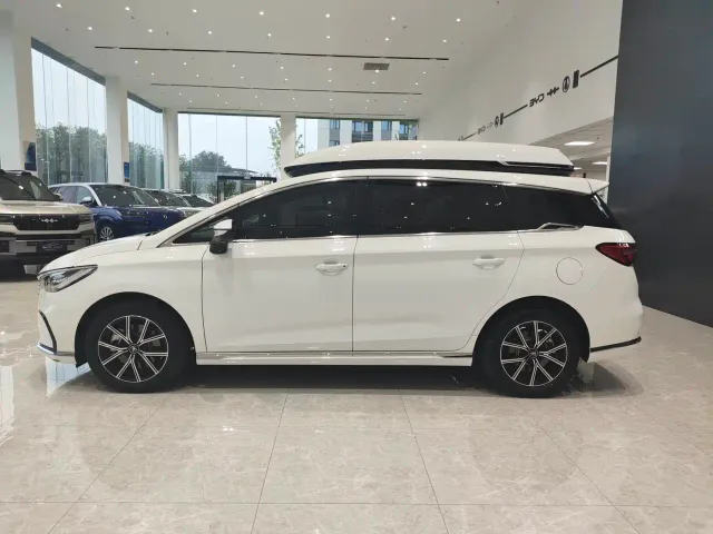 BYD Song MAX — Фото автомобиля 8