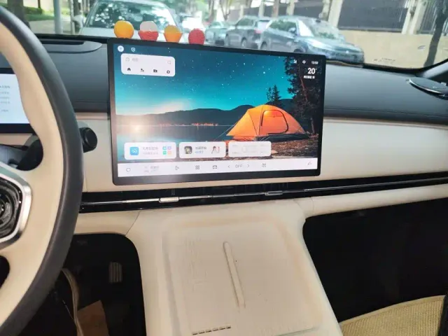 Geely Galaxy Starship 7 EM-i — Фото автомобиля 14
