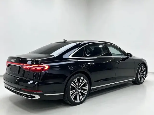 Audi A8 — Фото автомобиля 7