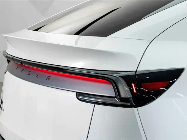 Tesla Model Y — Фото автомобиля 9