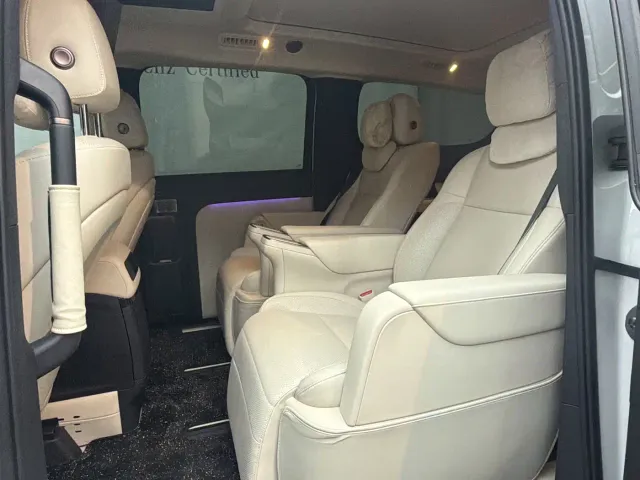 Li Auto MEGA — Фото автомобиля 11