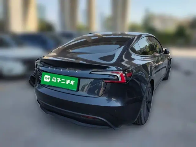 Tesla Model 3 — Фото автомобиля 4