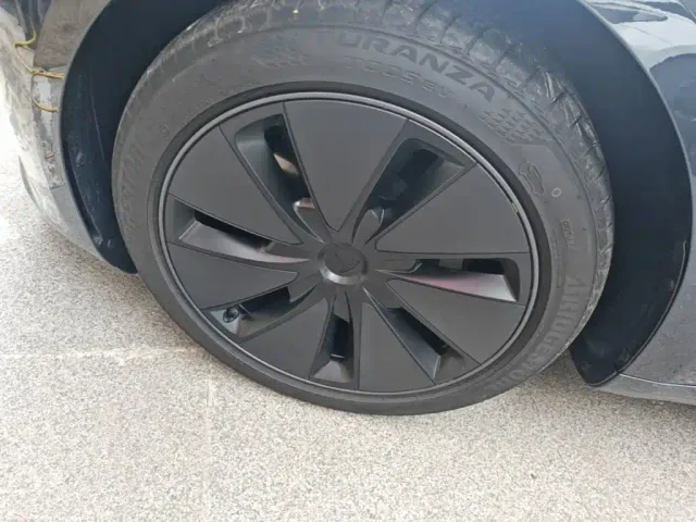 Tesla Model 3 — Фото автомобиля 22