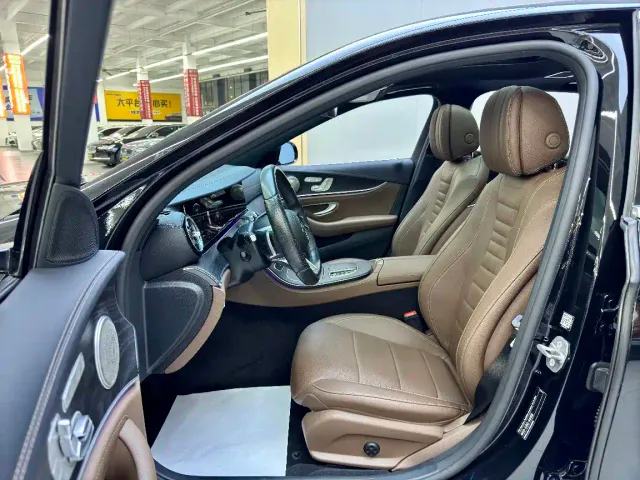 Mercedes-Benz E-Class — Фото автомобиля 10