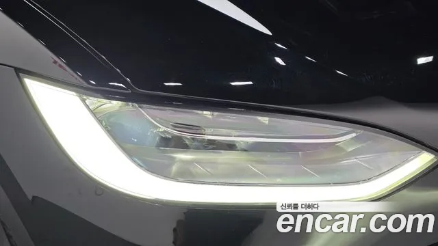 Tesla Model X — Фото автомобиля 22