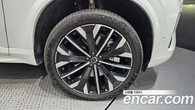 Volvo XC90 — Фото автомобиля 5