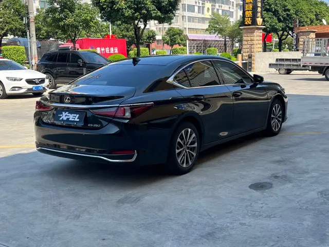 Lexus ES — Фото автомобиля 8