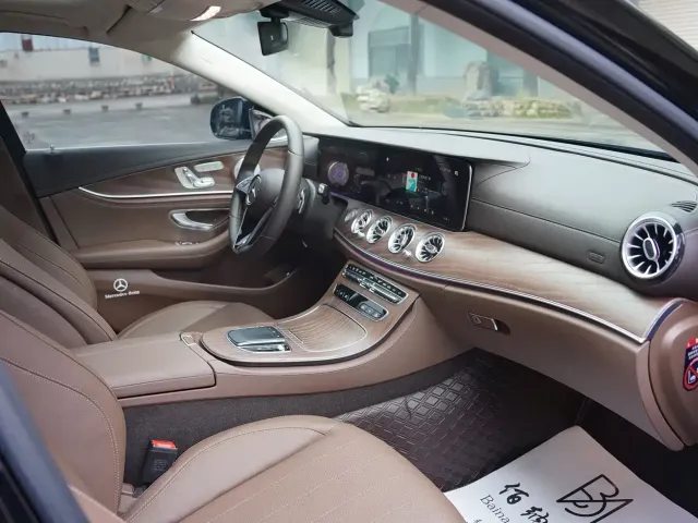 Mercedes-Benz E-Class — Фото автомобиля 14