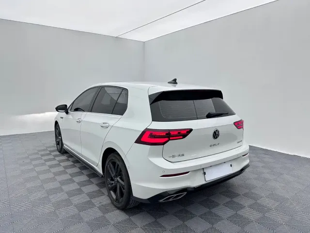 Volkswagen Golf — Фото автомобиля 4