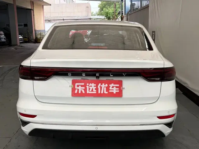 Geely Emgrand — Фото автомобиля 4