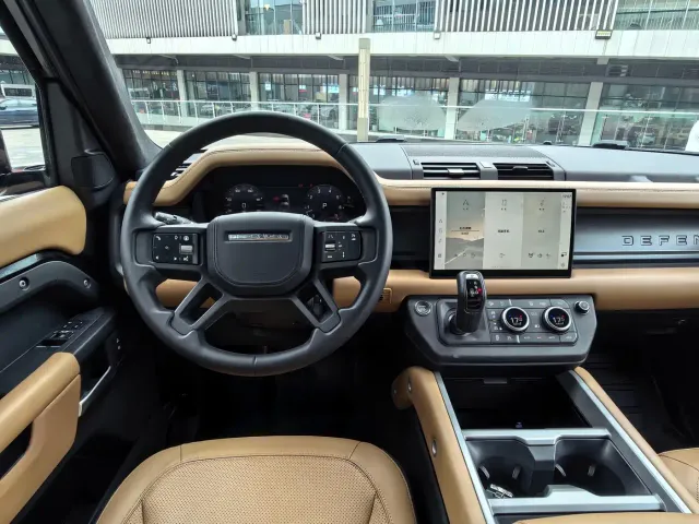 Land Rover Defender — Фото автомобиля 13