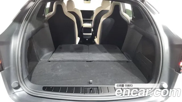 Tesla Model X — Фото автомобиля 19