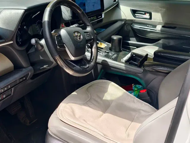 Toyota Sienna — Фото автомобиля 3