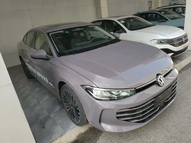 Volkswagen Passat — Фото автомобиля 21