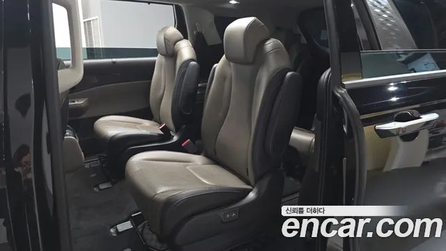 Kia Carnival Generation 4 — Фото автомобиля 17