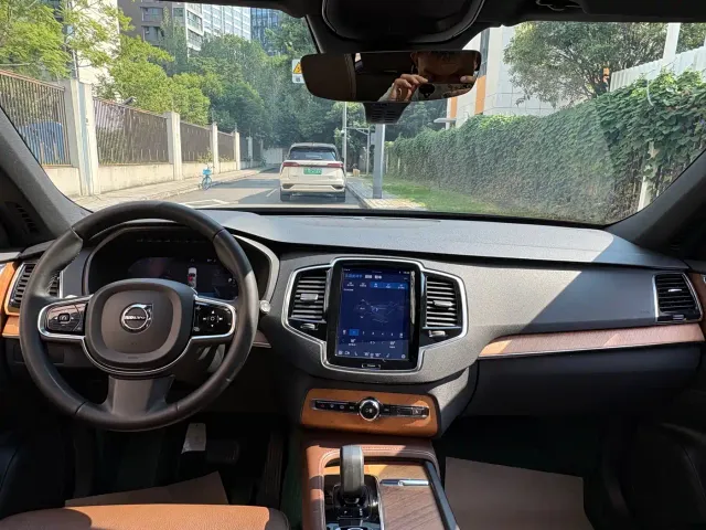 Volvo XC90 — Фото автомобиля 12