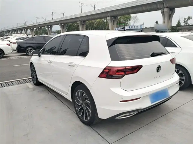 Volkswagen Golf — Фото автомобиля 4