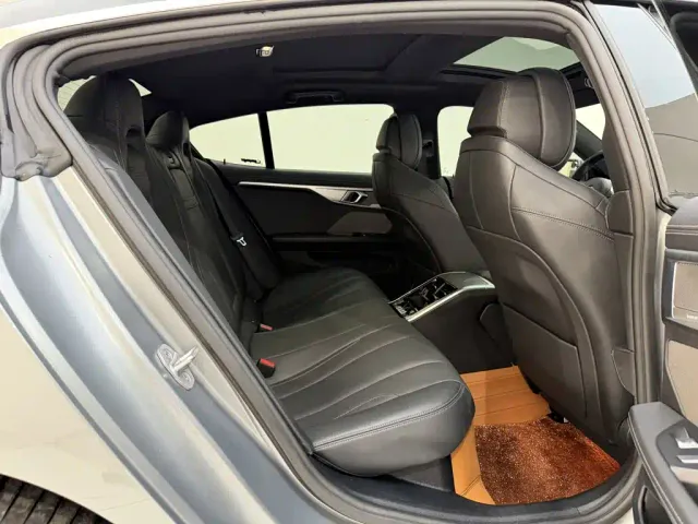 BMW 8 Series — Фото автомобиля 28
