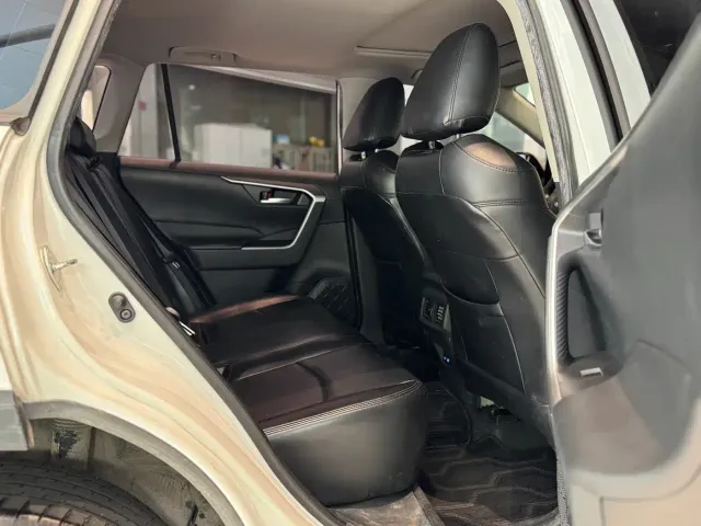 Toyota RAV4 — Фото автомобиля 20